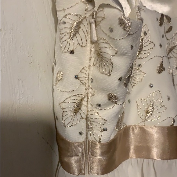 Size 5 flirty cream and gold dress - Picture 5 of 7